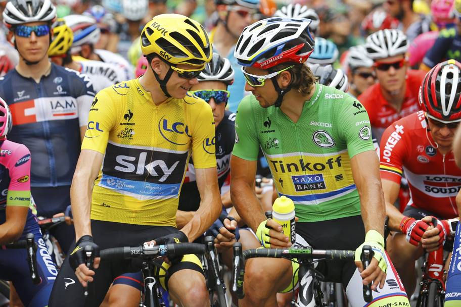 Chris Froome e Peter Sagan alla partenza dalla quattordicesima tappa del Tour de France, Rodez-Mende, 178,5 km. Reuters